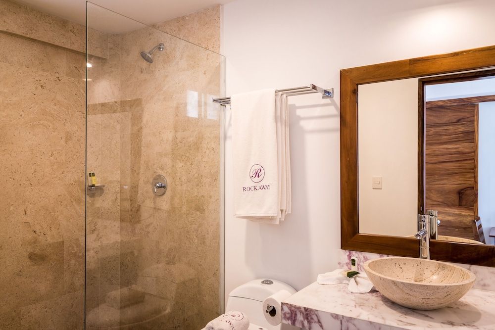 Hotel Rockaway Deluxe Room, 1 King Bed, Partial Sea View 6