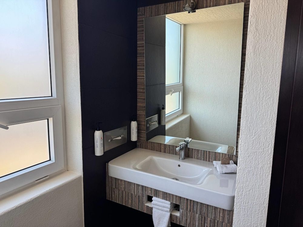 Comfort Inn Puebla Centro Histórico Suite, 1 King Bed, Non Smoking (Upgrade) 5