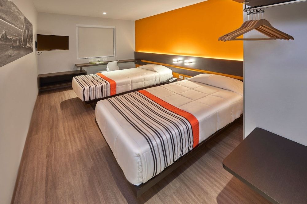 City Express Junior by Marriott San Luis Potosi Carranza Room, 2 Twin Beds 2