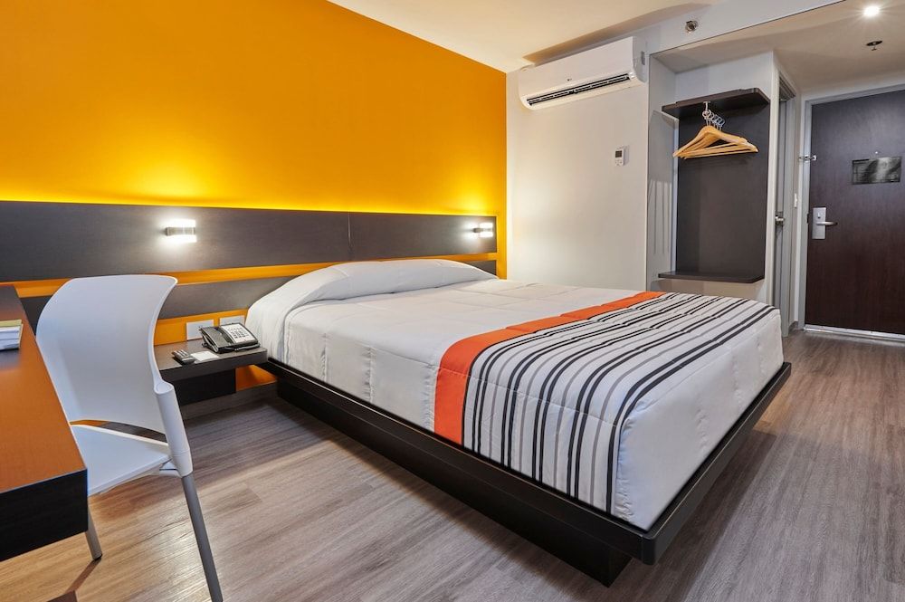 City Express Junior by Marriott San Luis Potosi Carranza Room, 1 Queen Bed