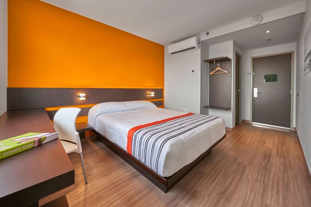 City Express Junior by Marriott San Luis Potosi Carranza Room, 1 Queen Bed 2
