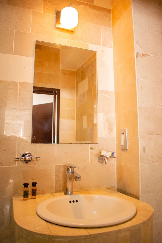 Granda Inn Standard Room 3