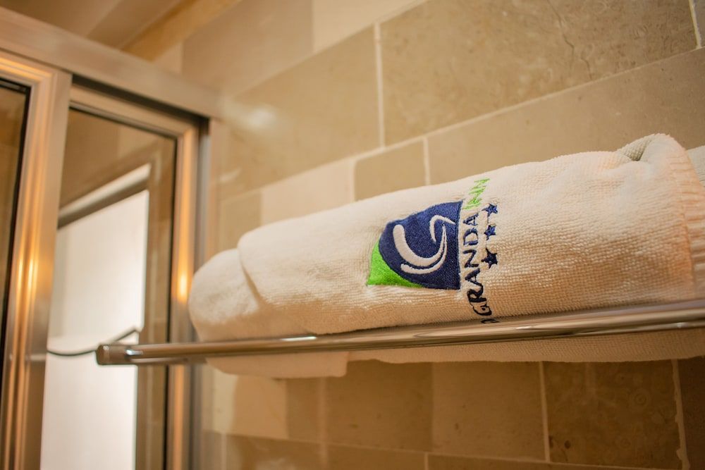 Granda Inn Family Room 3