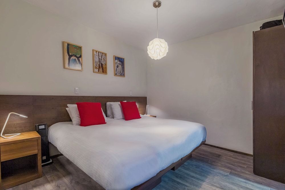 OM686 Urban Lofts Short-Long Stays Standard Apartment, 1 King Bed with Sofa bed