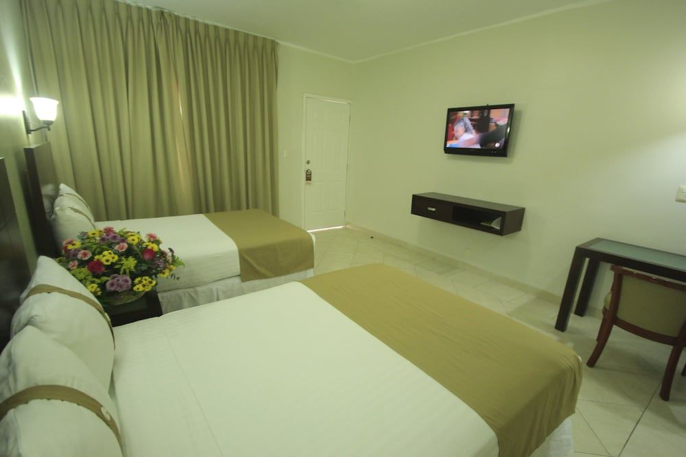 Hotel Casa Blanca Deluxe Double Room, 2 Queen Beds, Garden View 8