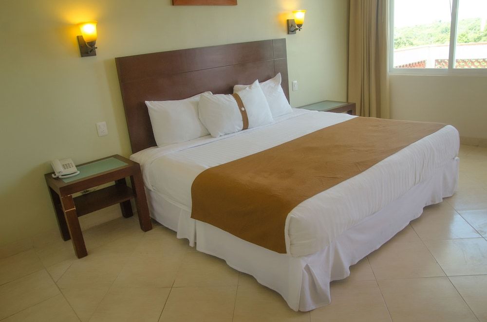 Hotel Casa Blanca Deluxe Room, 1 King Bed, Garden View 3