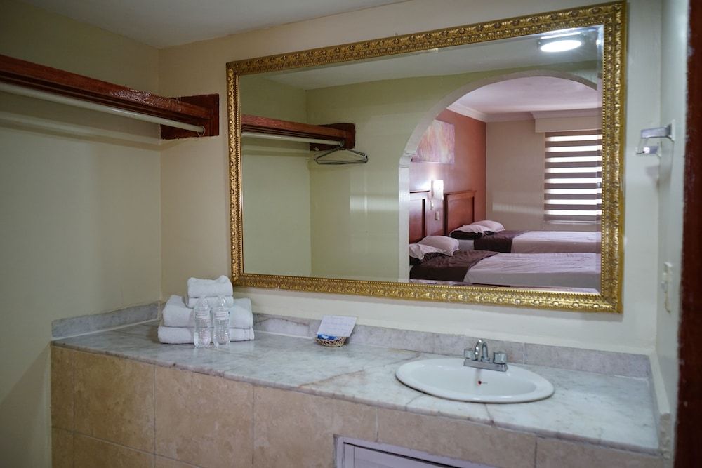 Hotel Posada del Sol Inn Standard Room, 2 Double Beds 5