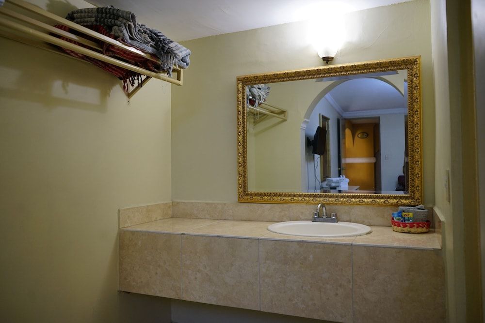 Hotel Posada del Sol Inn Standard Room, 2 Double Beds 8