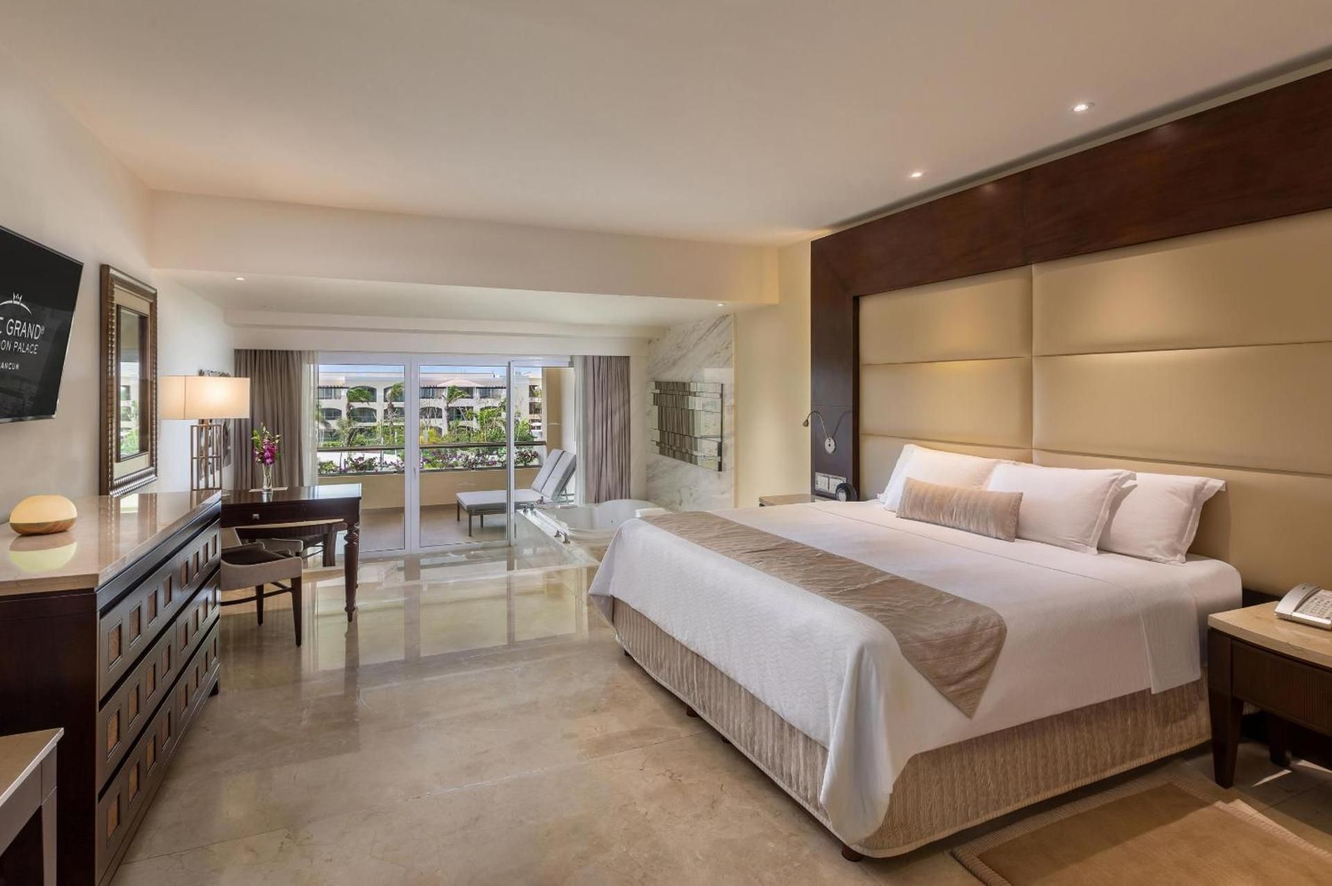 Grand Family Suite Garden View