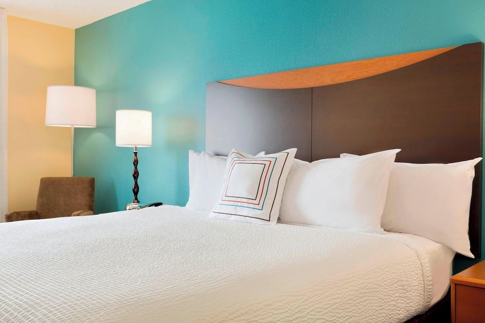 Room, 1 Queen Bed, Non Smoking (Mobility Accessible, Roll-In Shower)