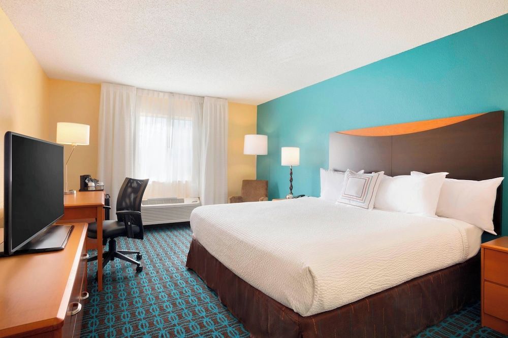 Room, 1 King Bed, Non Smoking (Mobility Accessible, Tub)