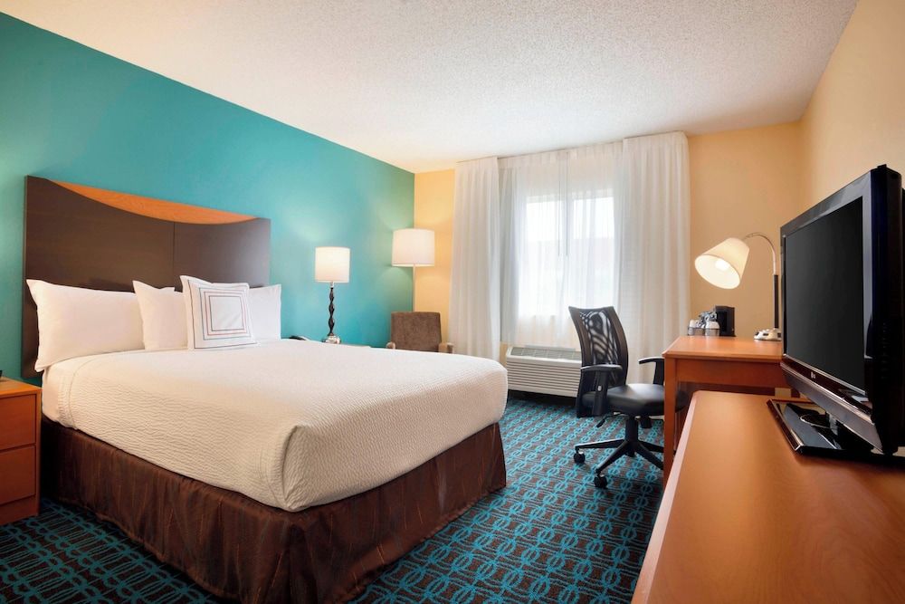 Room, 1 Queen Bed, Non Smoking (Mobility Accessible, Roll-In Shower)