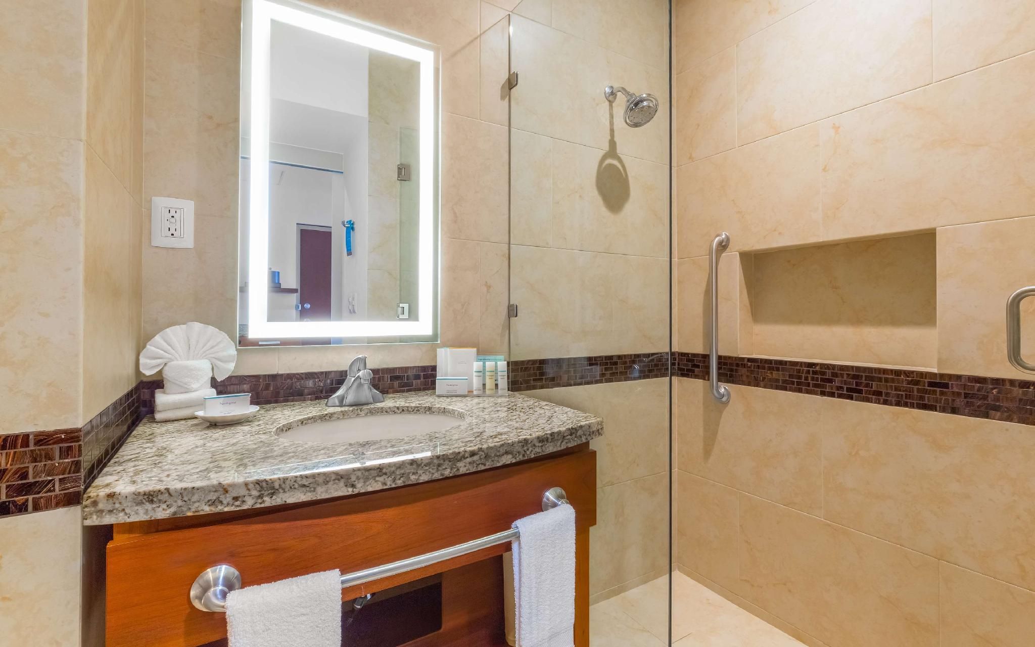 2 QUEEN STUDIO SUITE WITH MOUNTAIN VIEW NONSM