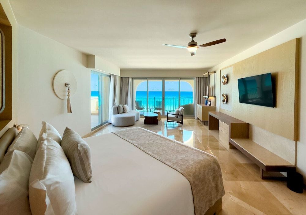 Grand Royal Suite Hot Tub Beachfront