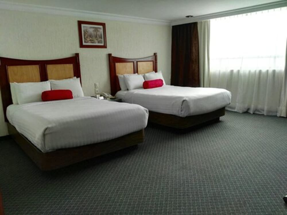 Best Western Plus Gran Marques Standard Room, 2 Twin Beds, Non Smoking