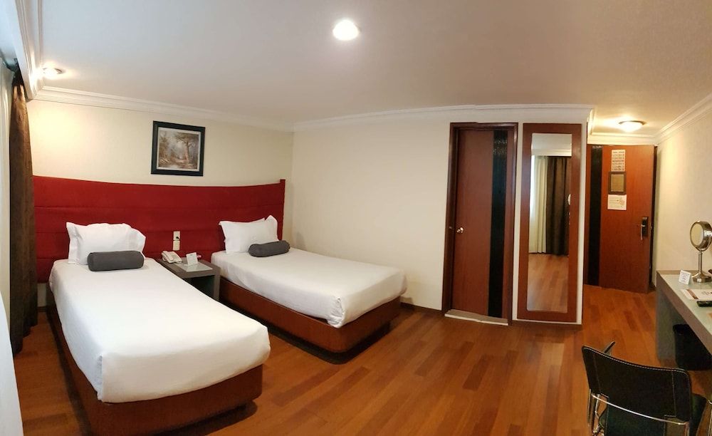 Best Western Plus Gran Marques Standard Room, 2 Twin Beds, Non Smoking 2