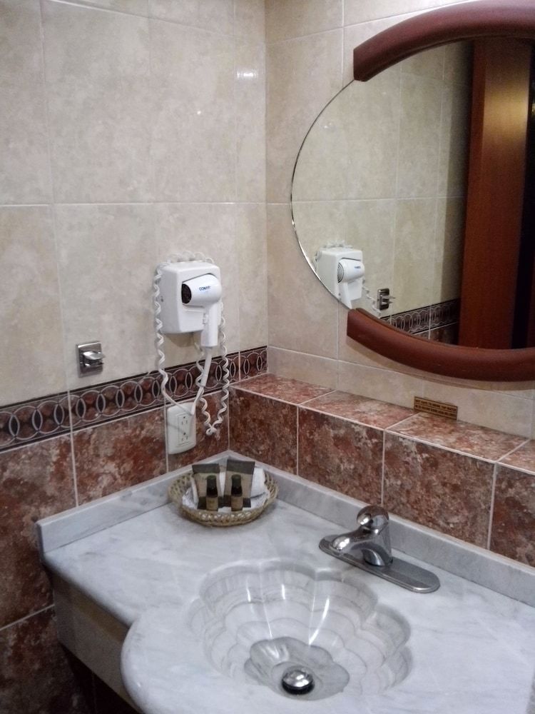 Best Western Plus Gran Marques Standard Room, 2 Double Beds, Non Smoking 4