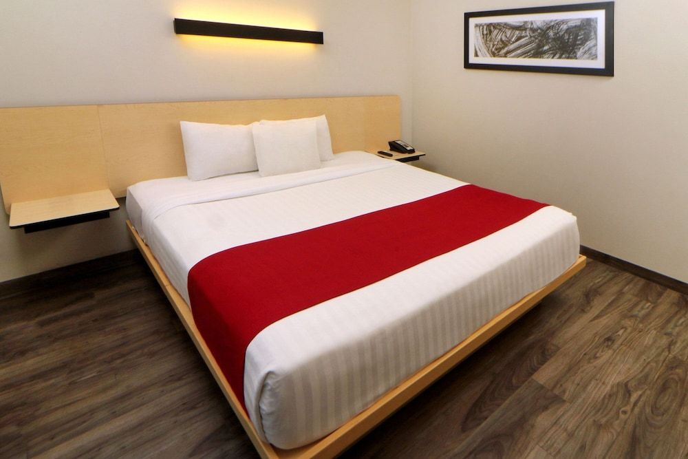 City Express Plus by Marriott Puerto Vallarta Room, 1 King Bed 3