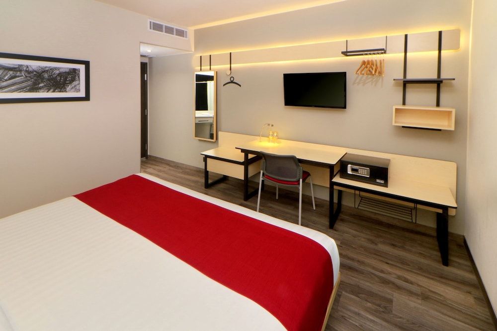 City Express Plus by Marriott Puerto Vallarta Room, 1 King Bed 4