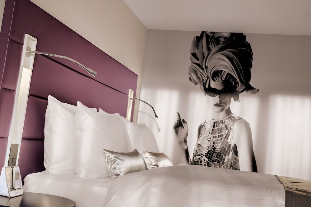 Hotel Indigo Düsseldorf - Victoriaplatz by IHG Standard Room, 1 Queen Bed, Garden View 5