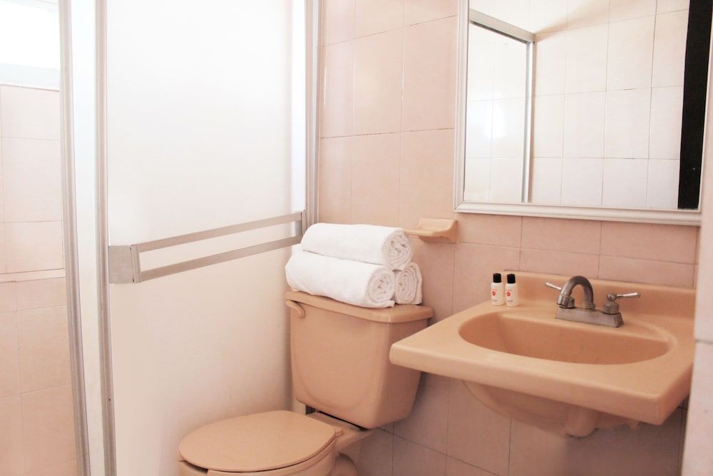 OYO Hotel Plata,Fresnillo, Zacatecas Family Room 5