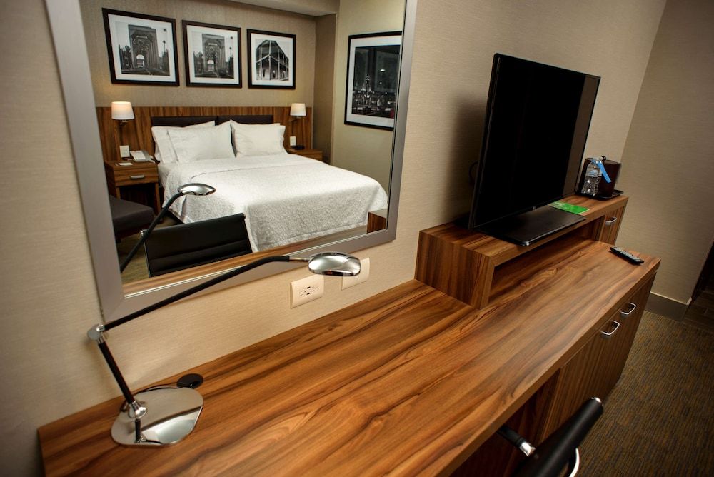 Room, 1 King Bed, Non Smoking, Refrigerator