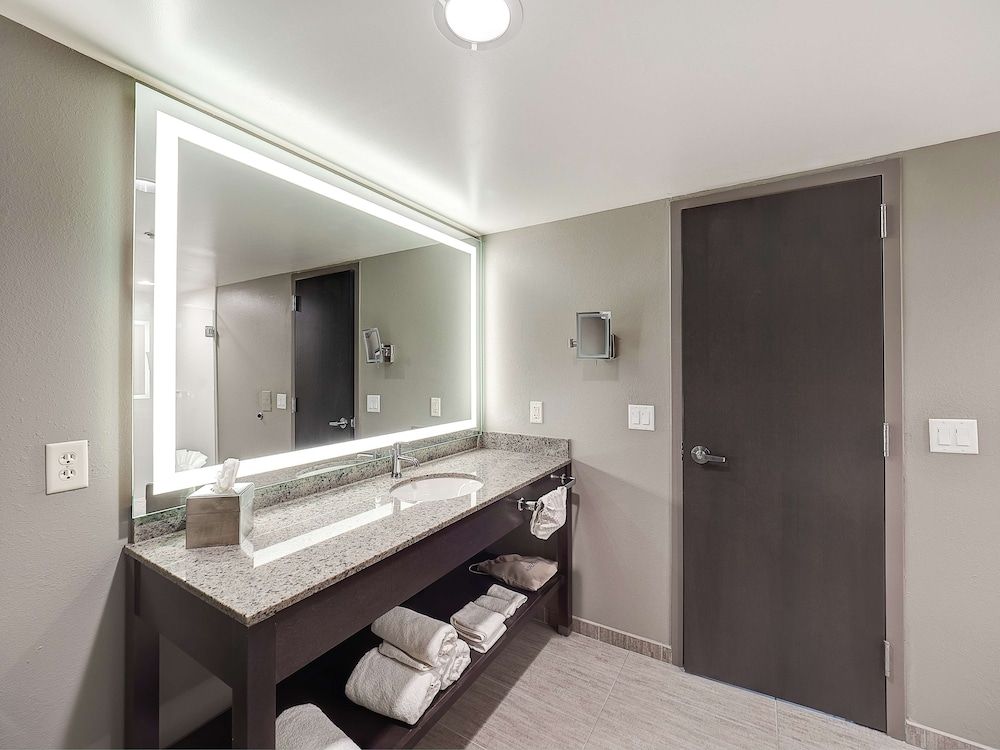 Standard Room, 1 King Bed, Accessible