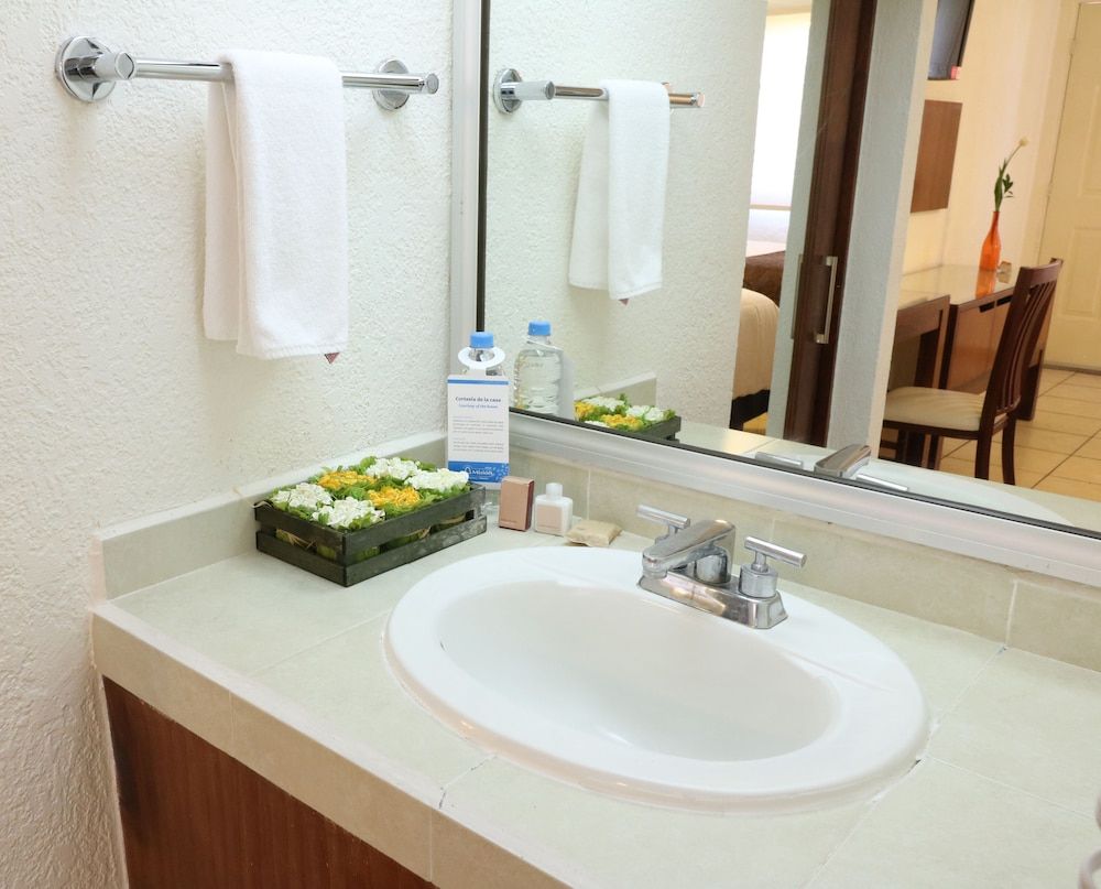 Hotel Misión Express Saltillo Standard Room, 2 Double Beds 2