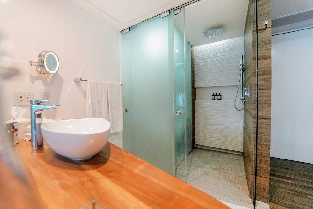 The Carmen Hotel - Ocean Front Coral Suite 8