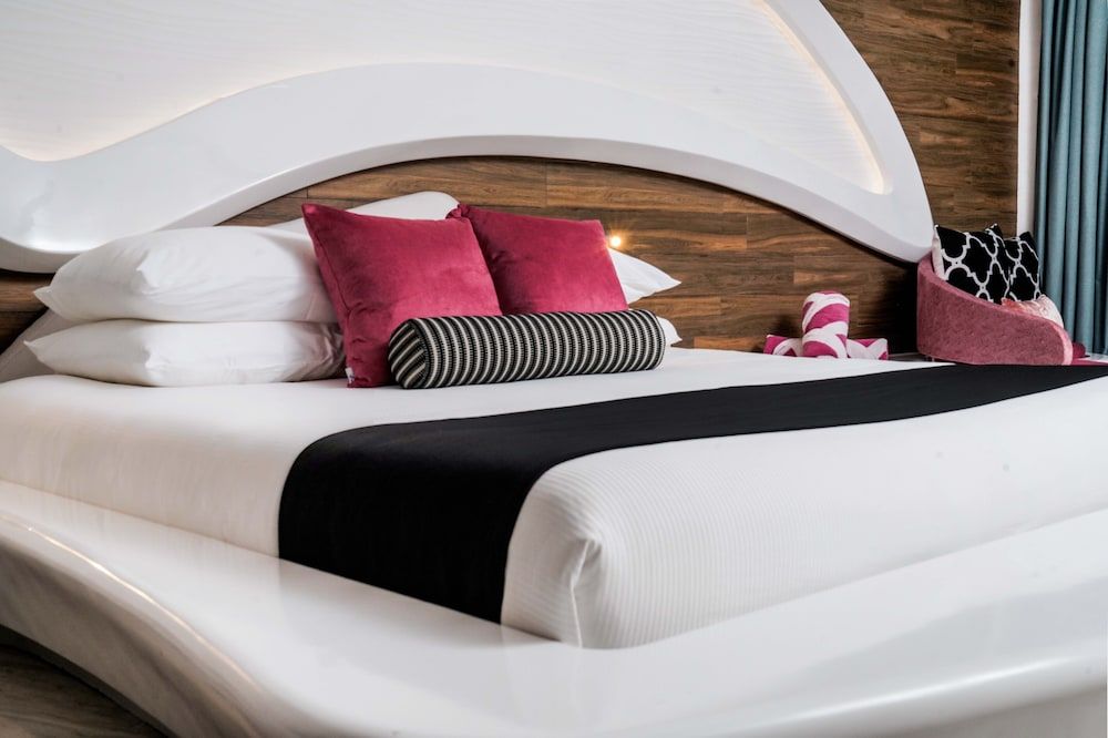 The Carmen Hotel - Ocean Front Reef Suite City View 3