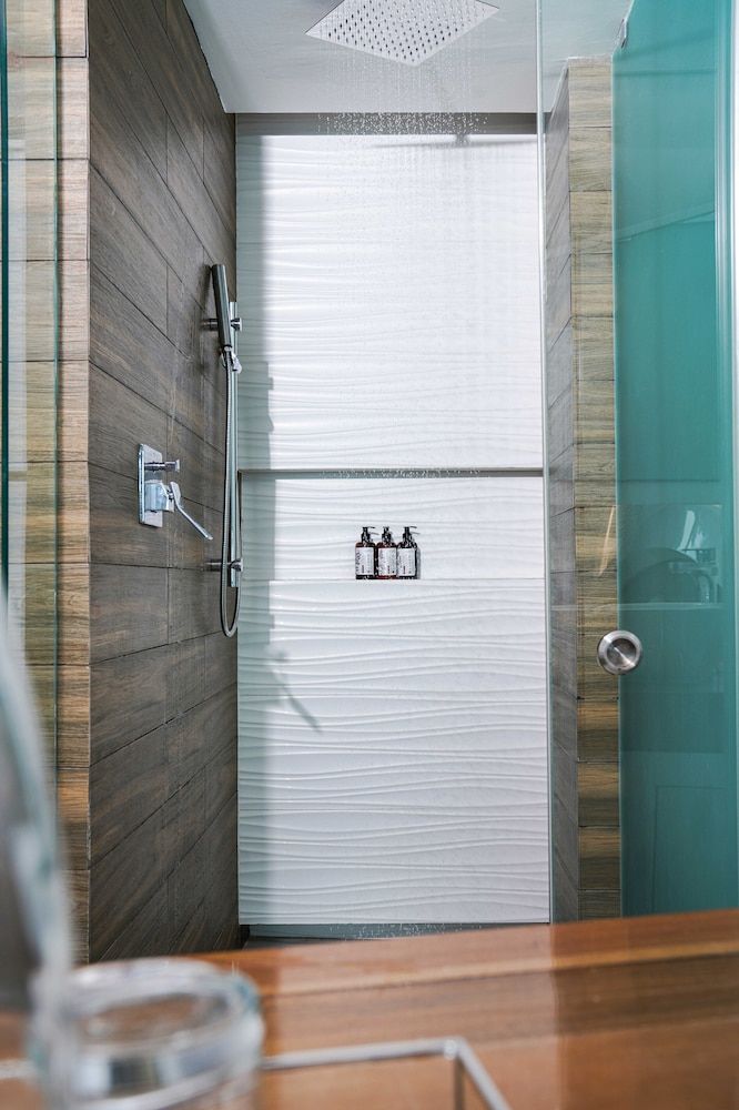 The Carmen Hotel - Ocean Front Reef Suite City View 6