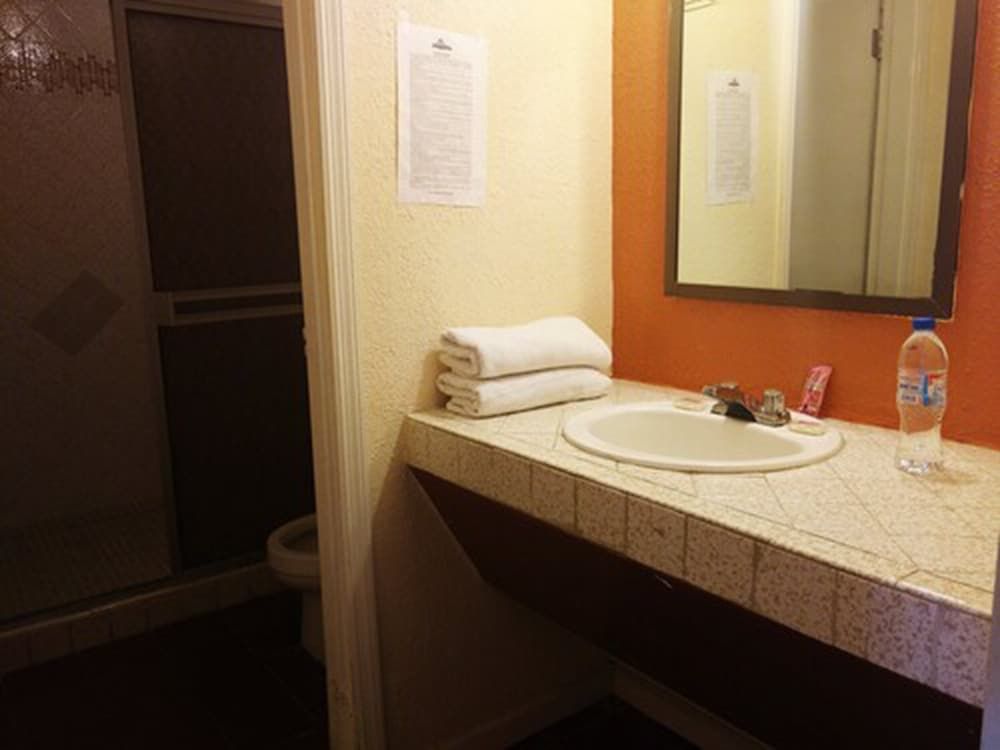 Hotel Chula Vista Double Room, 1 King Bed 7