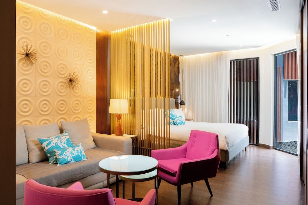 The Fives Downtown Hotel - Curio Collection by Hilton Junior Suite, 1 King Bed 2