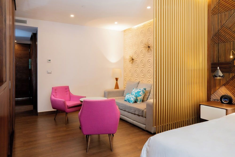 The Fives Downtown Hotel - Curio Collection by Hilton Junior Suite, 1 King Bed 4