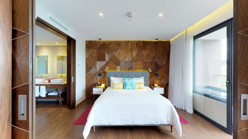 Suite, 1 Bedroom, Terrace (1 King Bed)