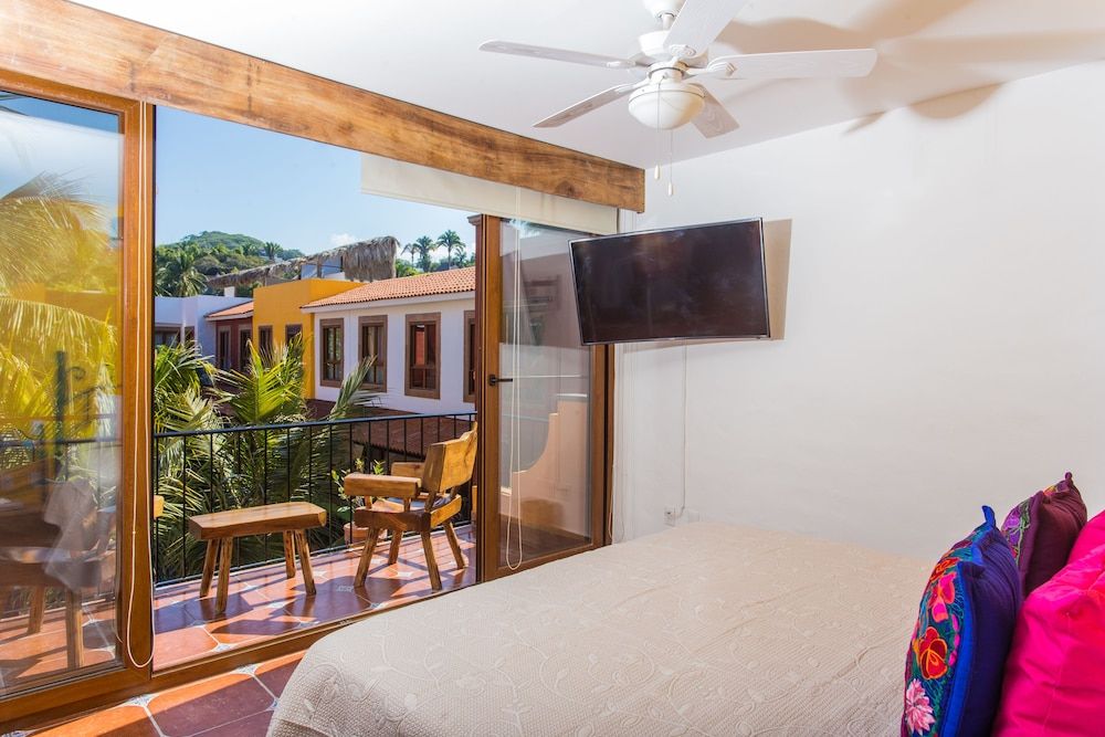 Casa Lotería -Pueblito Sayulita- Colorful, Family and Relax Experience with Private Parking and Pool Balcony Junior Suite with Pool View (Only Adults) 4