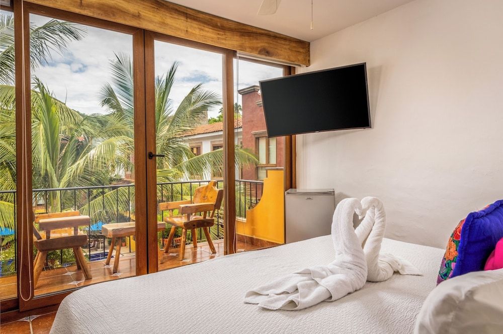 Casa Lotería -Pueblito Sayulita- Colorful, Family and Relax Experience with Private Parking and Pool Balcony Junior Suite with Pool View (Only Adults) 3