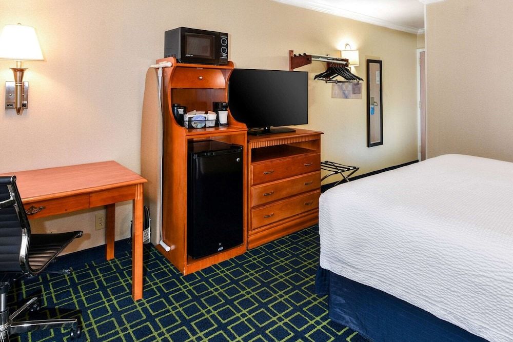 Standard Room, 1 King Bed, Non Smoking, Refrigerator & Microwave