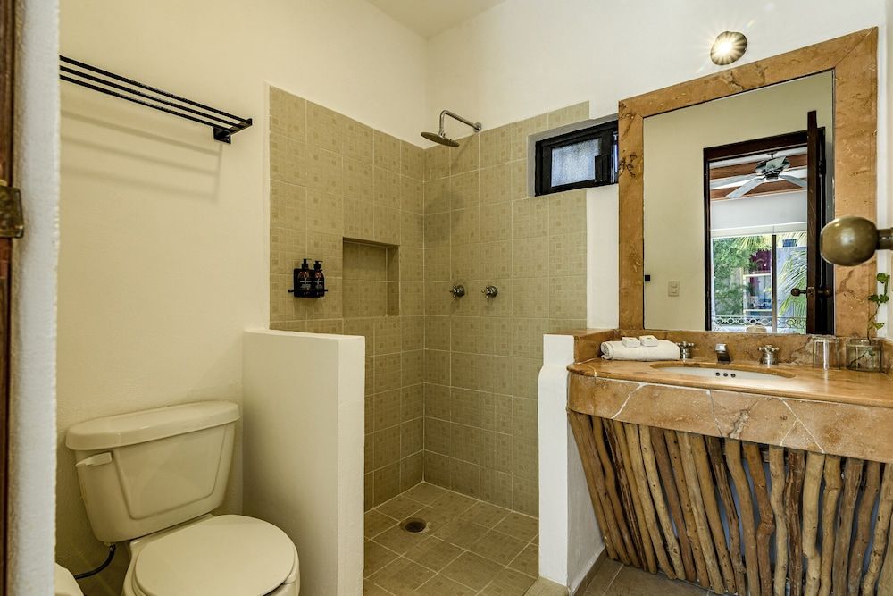 Hotel Banana Boutique & Spa by Paradise Hotels - 5th Av Playa del Carmen Deluxe King Room with Balcony and City Views 13