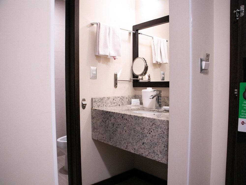 Best Western Plus Chihuahua Juventud Standard Room, 2 Queen Beds, Non Smoking, Refrigerator 12