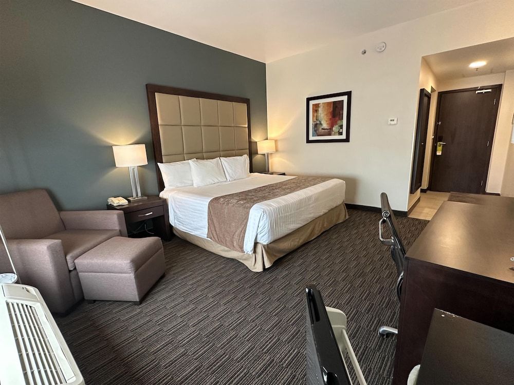 Best Western Plus Chihuahua Juventud Standard Room, 1 King Bed, Non Smoking, Refrigerator