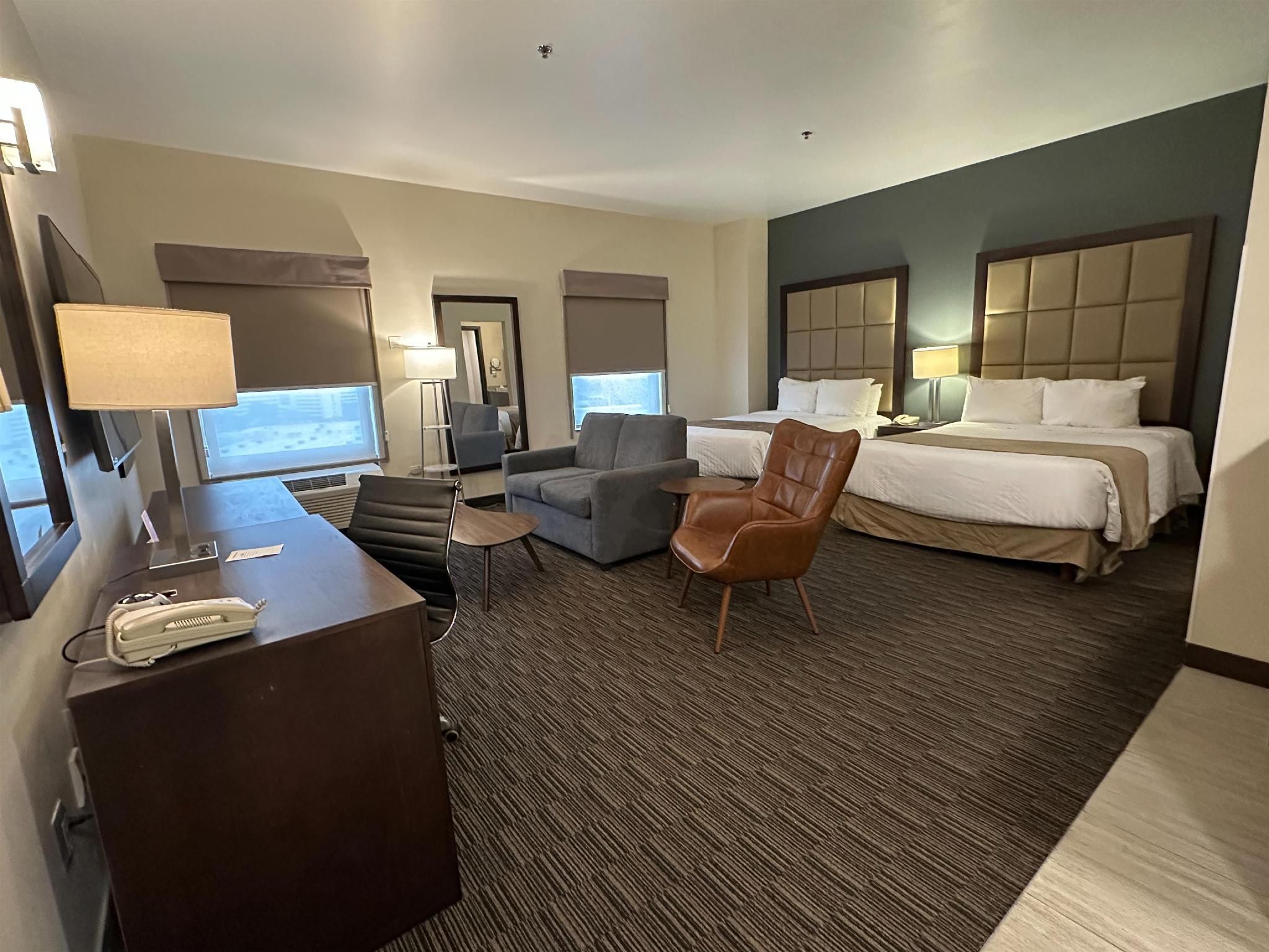 Suite - 2 Queen Beds, Nonsmoking