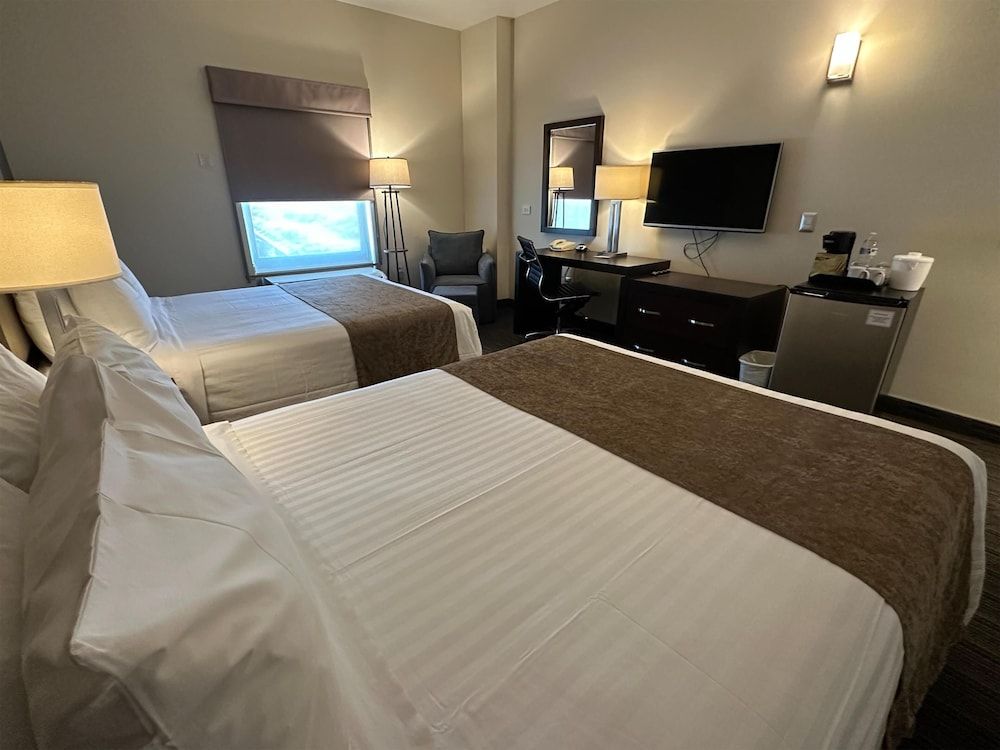 Best Western Plus Chihuahua Juventud Standard Room, 2 Queen Beds, Non Smoking, Refrigerator 8