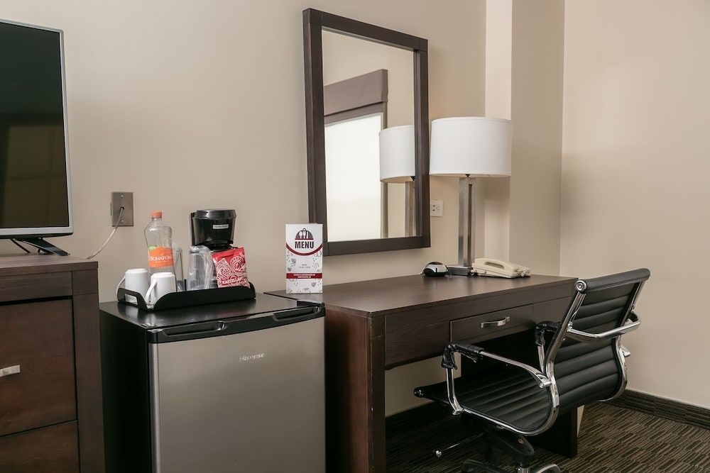 Best Western Plus Chihuahua Juventud Standard Room, 2 Queen Beds, Non Smoking, Refrigerator 14