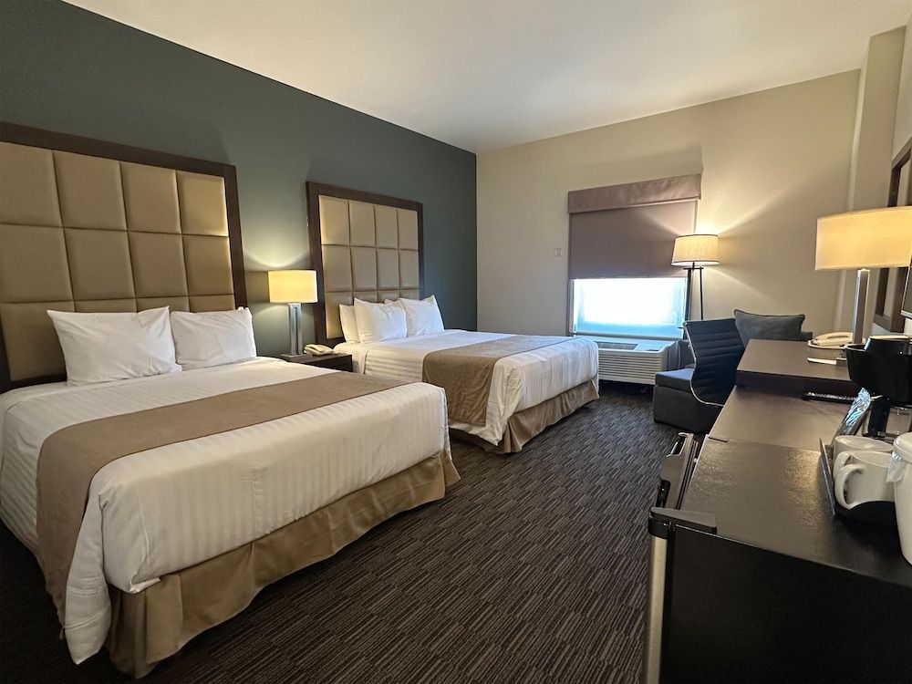 Best Western Plus Chihuahua Juventud Standard Room, 2 Queen Beds, Non Smoking, Refrigerator 4