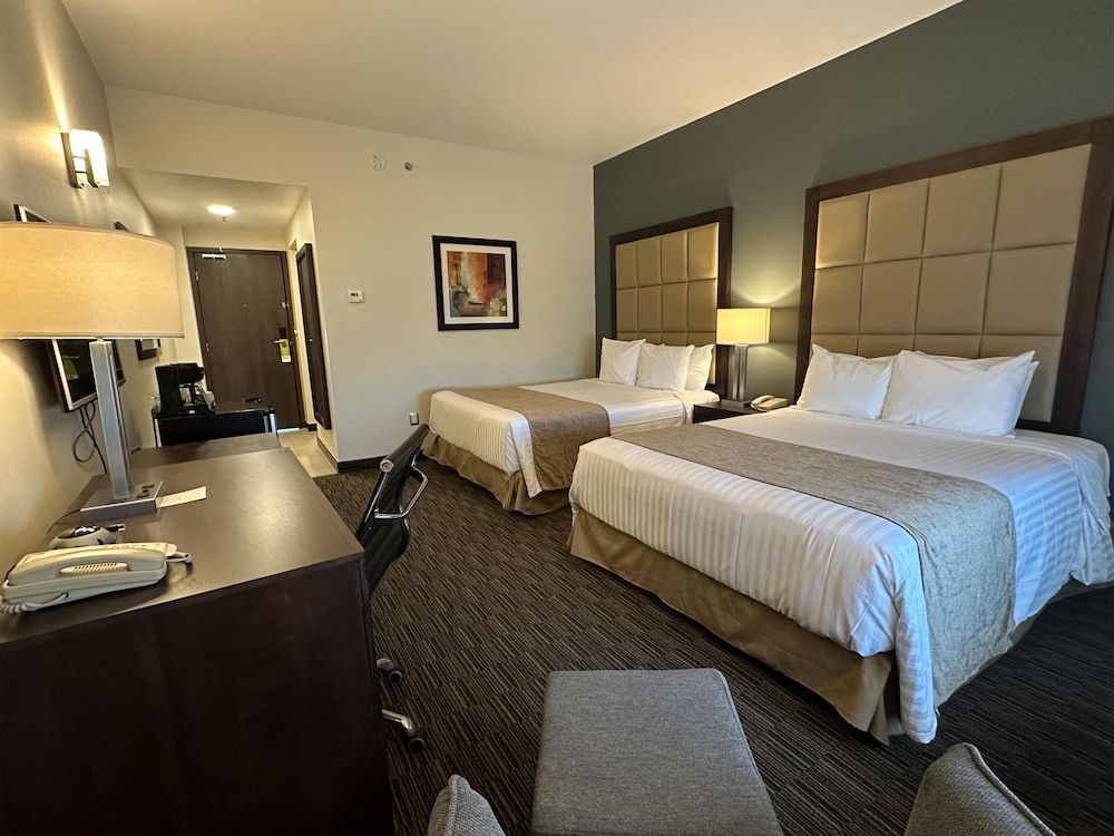 Best Western Plus Chihuahua Juventud Standard Room, 2 Queen Beds, Non Smoking, Refrigerator 5