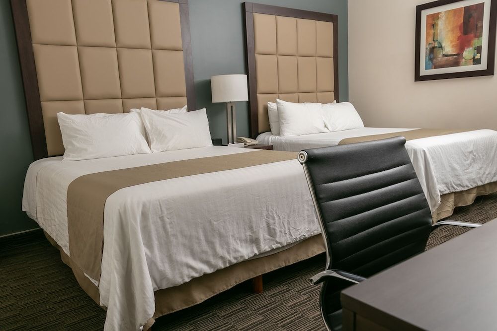 Best Western Plus Chihuahua Juventud Standard Room, 2 Queen Beds, Non Smoking, Refrigerator 6