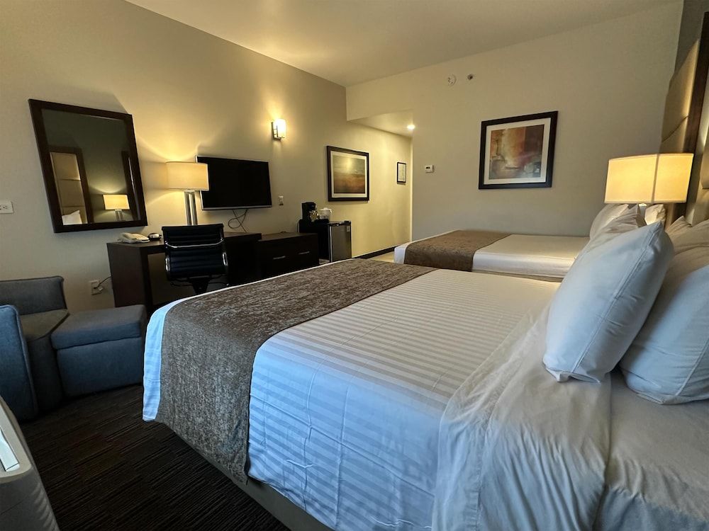 Best Western Plus Chihuahua Juventud Standard Room, 2 Queen Beds, Non Smoking, Refrigerator 7