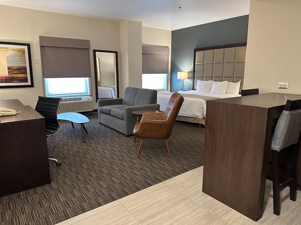 Best Western Plus Chihuahua Juventud Room, 1 King Bed, Non Smoking, Refrigerator & Microwave