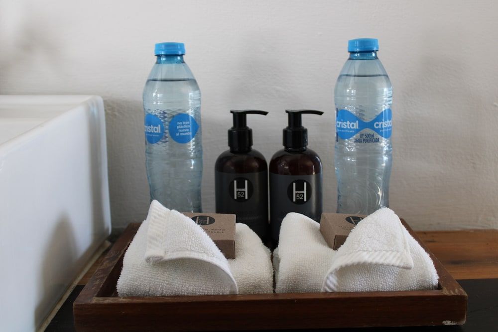 Hotel52 Standard Room, 1 King Bed 9